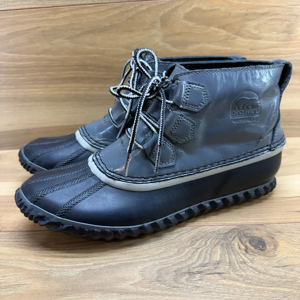 Sorel Out N About‎ Boots Womens 9 Gray Patent Leather Waterproof Snow Boots